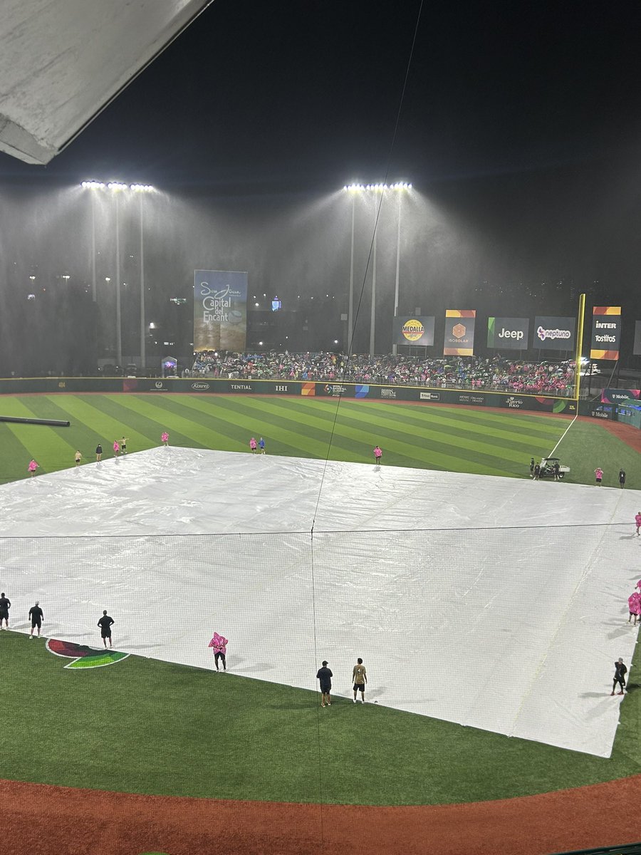 TapaNava's tweet image. Se detuvo el juego que gana #Panama 2-1 #PuertoRico en la 7a entrada 
Apenas es la tercera vez en #WorldBaseballClassic que se detiene por lluvia; 2006 en San Diego y 2013 en St. Louis