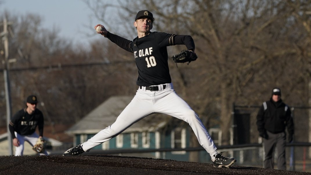 St. Olaf Athletics tweet media