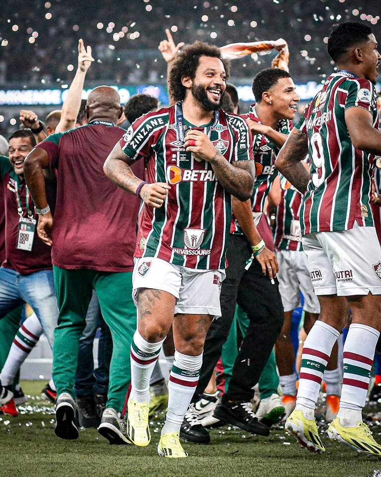 🏆 1x Copa das Confederações
🏆 4x Mundial de Clubes
🏆 5x UEFA Champions League
🏆 3x Supercopa da UEFA
🏆 1x Copa Libertadores
🏆 1x Recopa Sul-Americana
🏆 6x Campeonato Espanhol
🏆 2x Copa da Espanha
🏆 5x Supercopa da Espanha
🏆 2x Campeonato Carioca

MARCELO 🇭🇺🌟