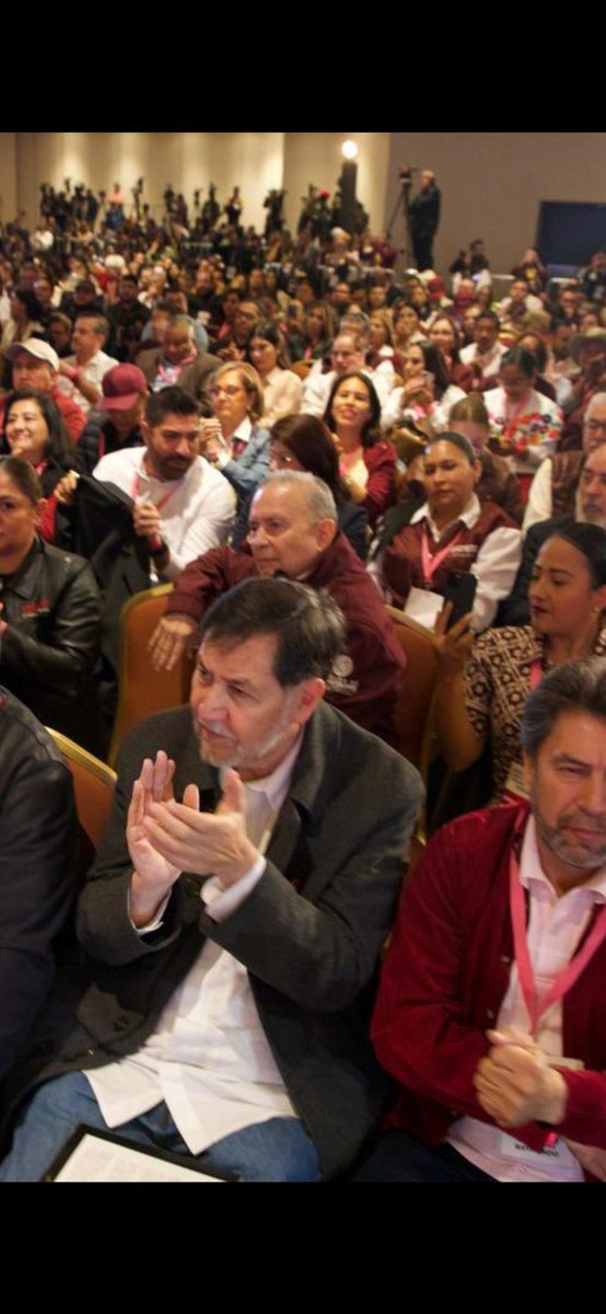 ¿Qué hacia <a href="/fernandeznorona/">Fernández Noroña</a> en la convención de <a href="/PartidoMorenaMx/">Morena</a> si es senador plurinominal por <a href="/PTnacionalMX/">Partido del Trabajo México</a> ?

Arrastrándose por un hueso como toda su vida lo ha hecho..