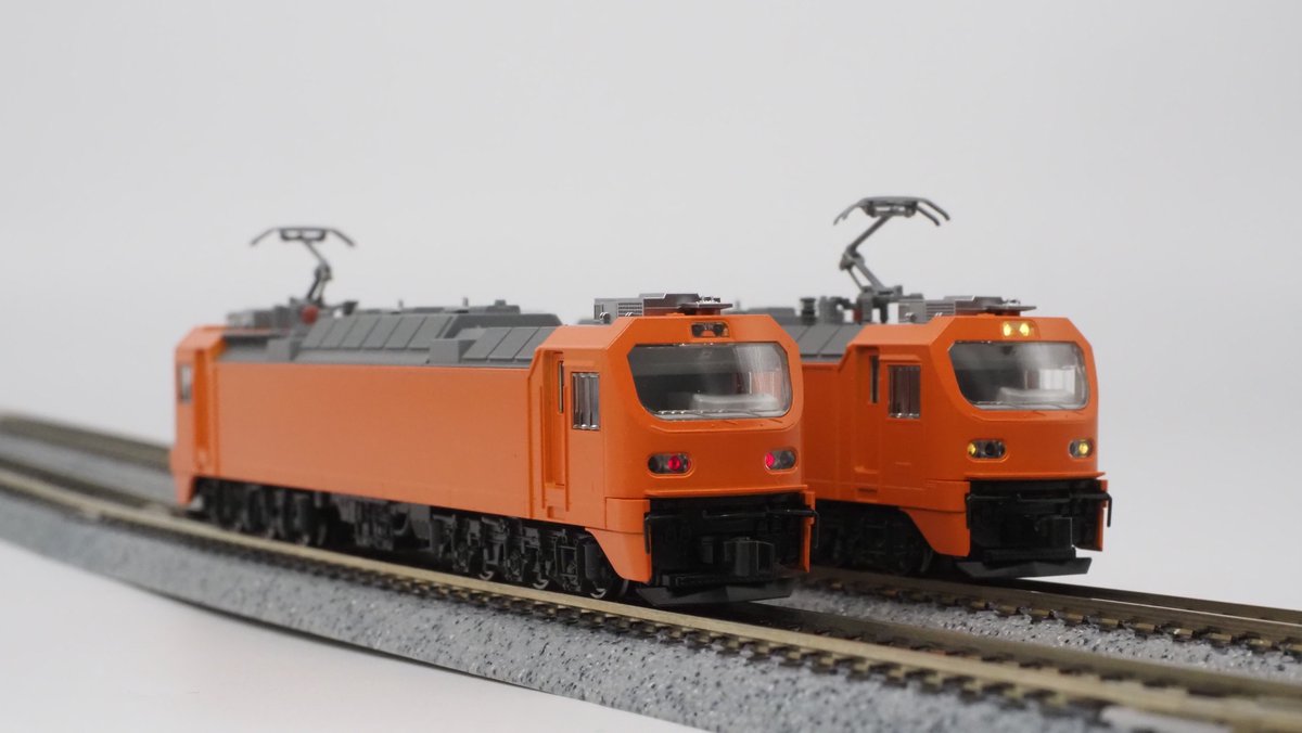 週末特集！E500 7/8】 製品では、2両セットのうちの1両をトラクション