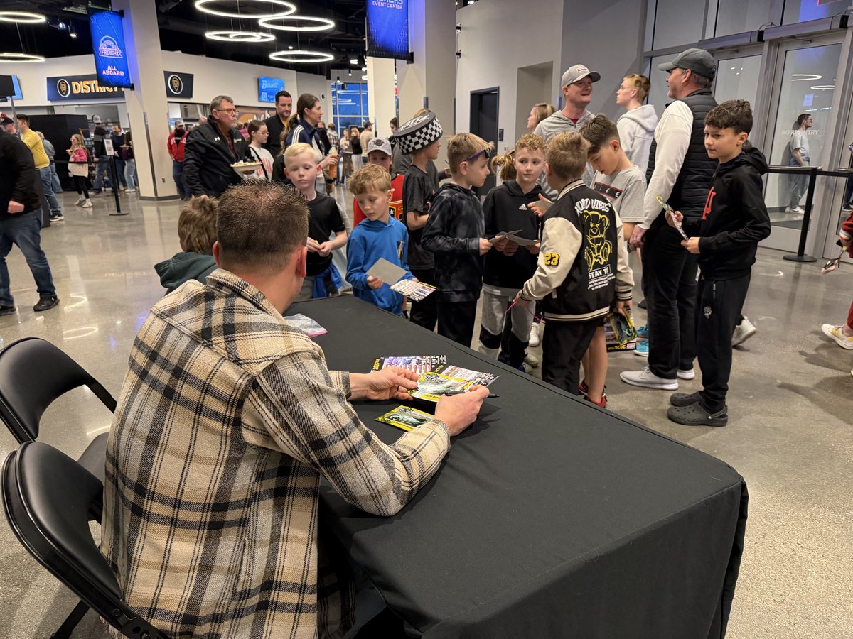 500SprintTour's tweet photo. 🏁🏒 Racing Night at the rink!

@DakodaArmstrong was at the @IndyFuel game at the Fishers Event Center tonight and helped kick things off with the ceremonial puck drop.

Motorsports and hockey coming together for a fun night in Indiana! https://t.co/AqmFrClt4m