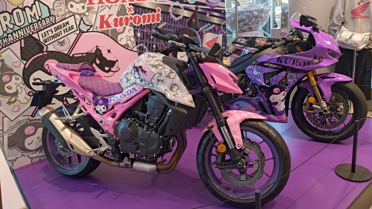 you1_r's tweet photo. 原宿来たらクロミちゃんのバイクあった🙌

最近のバイクの車種わからない🥺 https://t.co/wHWtajc5nU