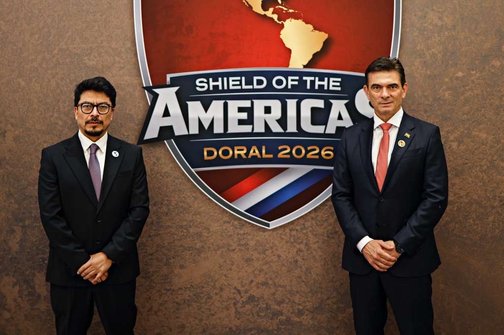 Fer_Aramayo_C's tweet photo. Acompañé al Presidente @Rodrigo_PazP en el Escudo de las Americas, reafirmando nuestro compromiso con la cooperación hemisférica frente a las amenazas transnacionales. La diplomacia boliviana actúa en pos de una región más segura y con mayor confianza entre Estados. https://t.co/84diBihBtu