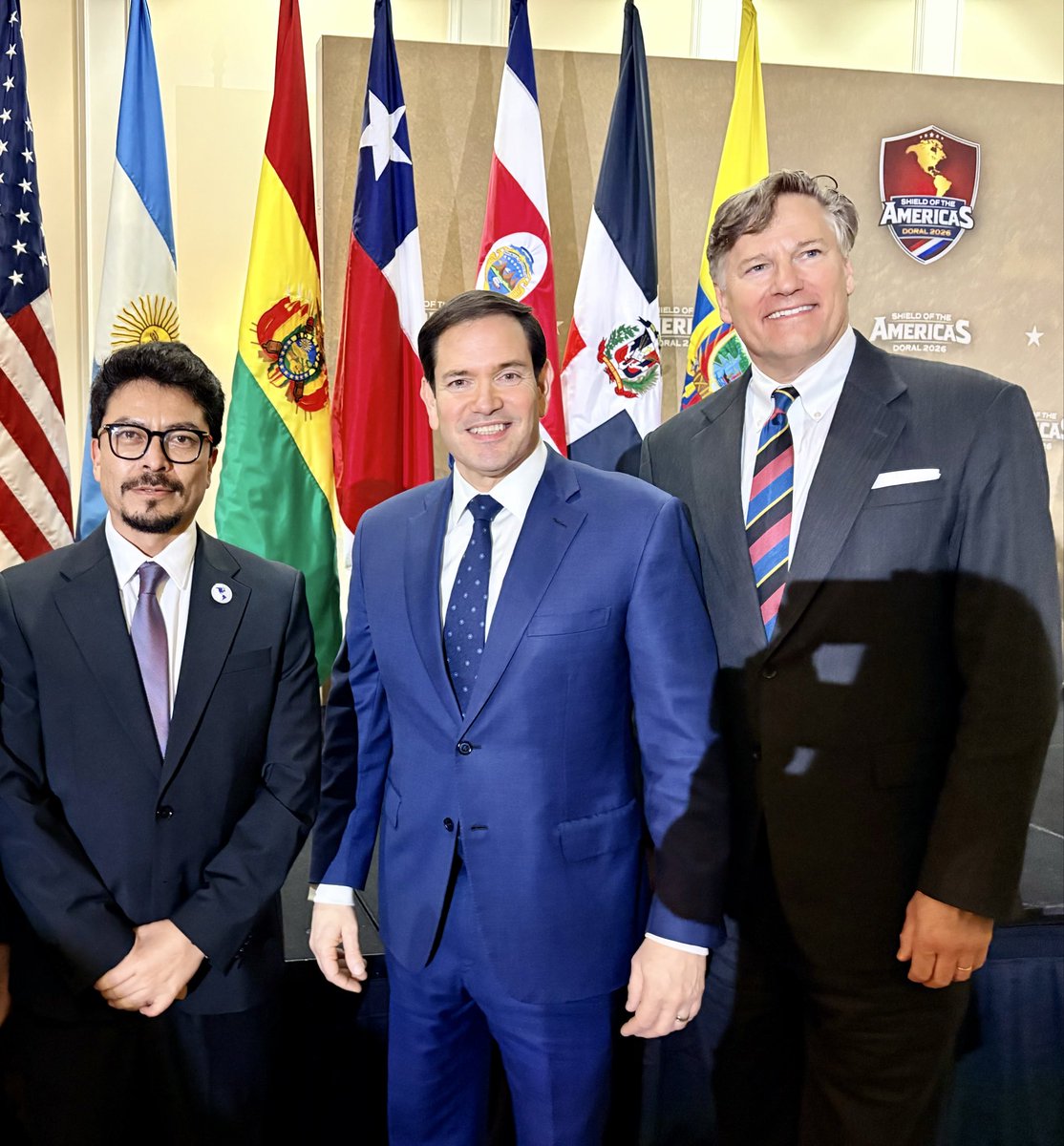 Fer_Aramayo_C's tweet photo. Acompañé al Presidente @Rodrigo_PazP en el Escudo de las Americas, reafirmando nuestro compromiso con la cooperación hemisférica frente a las amenazas transnacionales. La diplomacia boliviana actúa en pos de una región más segura y con mayor confianza entre Estados. https://t.co/84diBihBtu