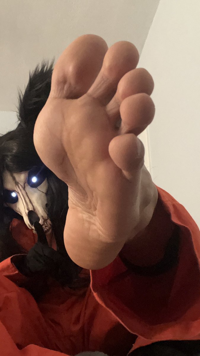 BareFooty tweet media