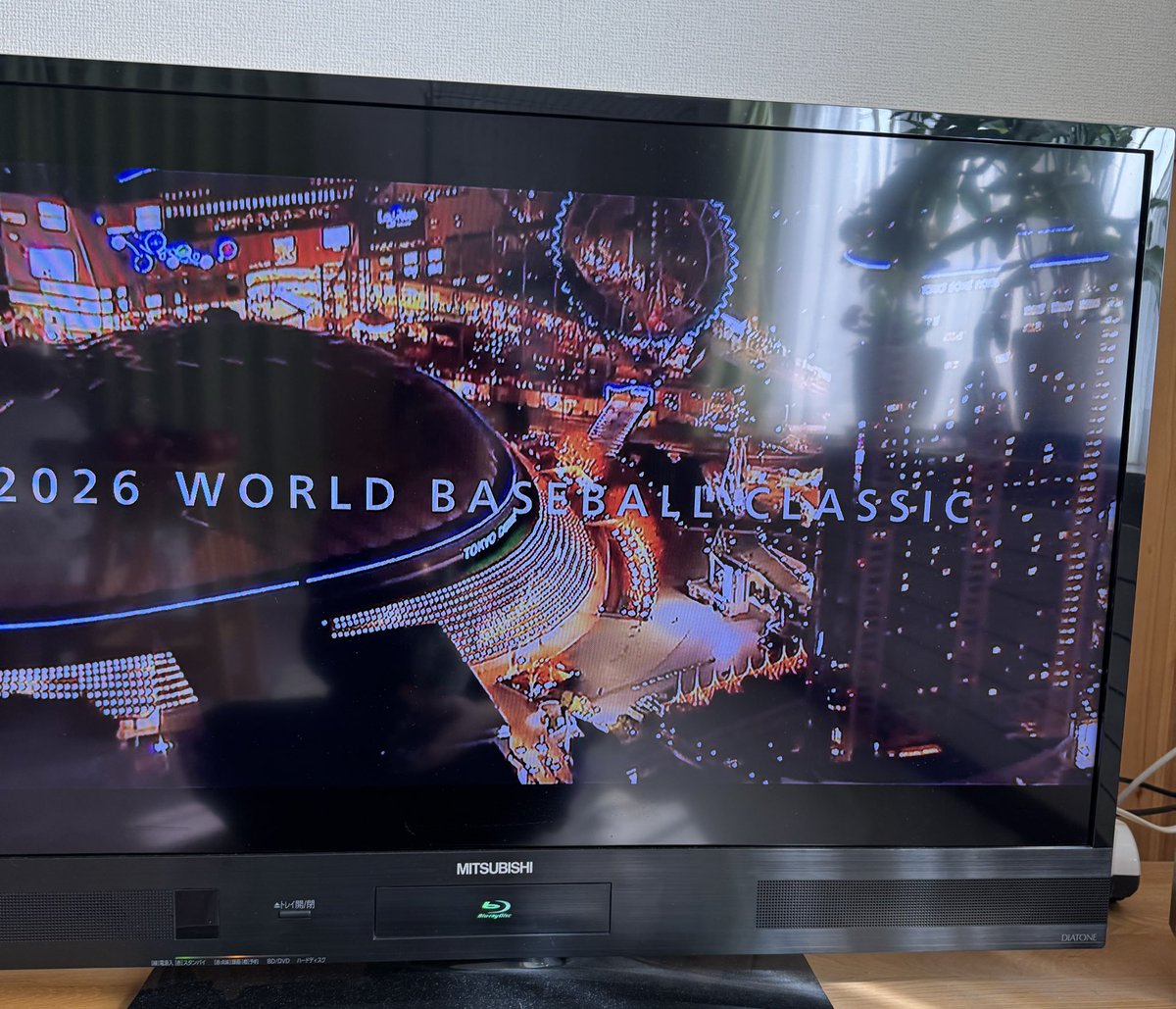 ad_michan's tweet photo. Netflixのせいで
わたしがファイヤーTVスティックを
買わされる羽目に😅

父親がテレビで大谷翔平観たいというから
奮発しました😭
設定もわたし😭
勉強時間返せー😭 https://t.co/Jd53xUVHWN