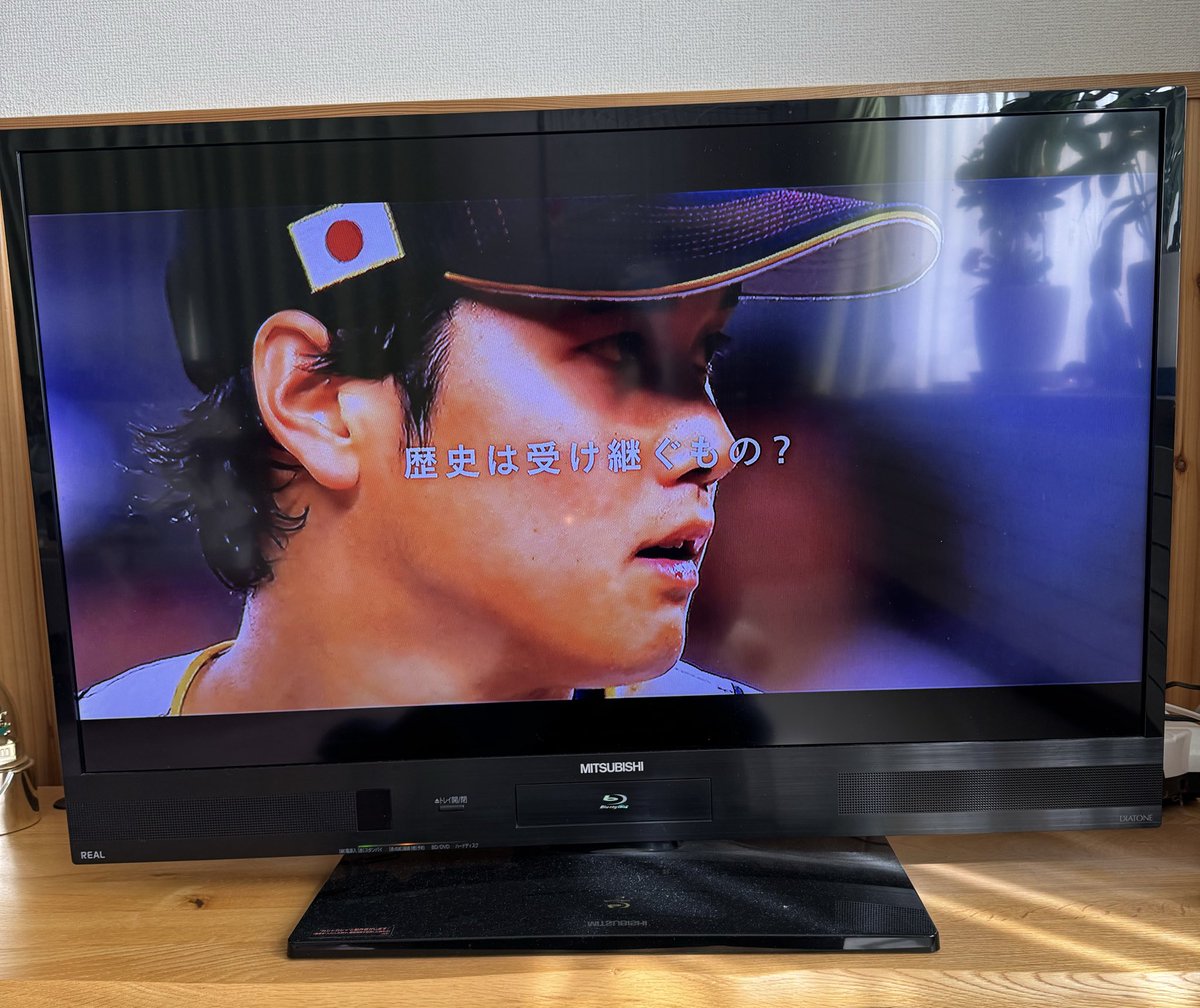 ad_michan's tweet photo. Netflixのせいで
わたしがファイヤーTVスティックを
買わされる羽目に😅

父親がテレビで大谷翔平観たいというから
奮発しました😭
設定もわたし😭
勉強時間返せー😭 https://t.co/Jd53xUVHWN