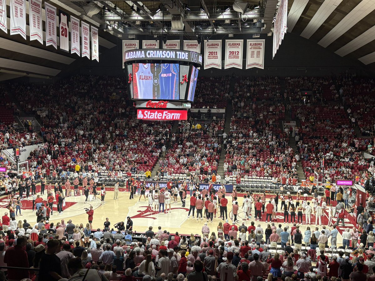 JayBenefield's tweet photo. In here. #IBOB #RollTide #BamaHoops https://t.co/t6LqfBu8tu