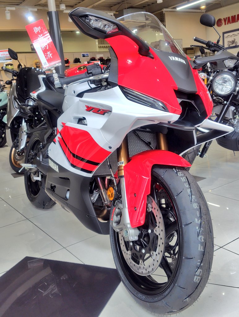 nakaguro765's tweet image. 3気筒から3気筒へと乗り換え。

YZF-R9 70th納車。

YOUTUBE動画も後日UP予定です。
#YZFR9
#YAMAHA
#ヤマハ
#70th