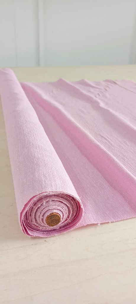 日本の国産シルクが消滅の危機です…
養蚕農家が過去最少113戸に。
かつて世界一の輸出国だったのに、今や国内シェア0.13%。

大日本蚕糸会によれば「このままでは日本のシルクは失われる」「5年後には蚕糸業がなくなるかも」と

数年で本当に国産のシルクがなくなるかもしれません。

#国産シルク