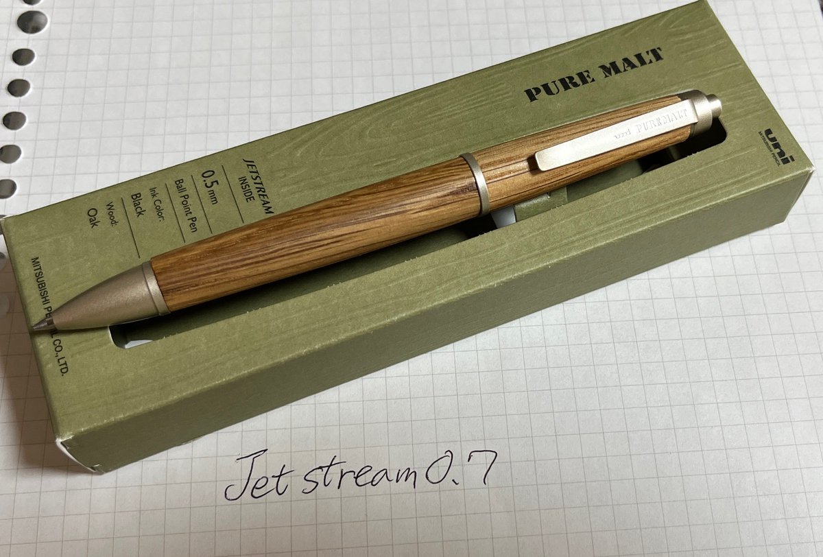 kirishima_56's tweet photo. PURE MALT Jetstream Inside
価格がこなれて来たので購入。
驚いたのが、過去のシリーズに比べてデカいこと。
この大柄の軸に芯は0.5mmでしたが、早速0.7mmに換装。バランス的にもこれがベストと感じています。
ちなみに0.7mmの芯は100均で買ったボールペンと交換。
#PUREMALT
#三菱鉛筆 https://t.co/9GeDw31riV