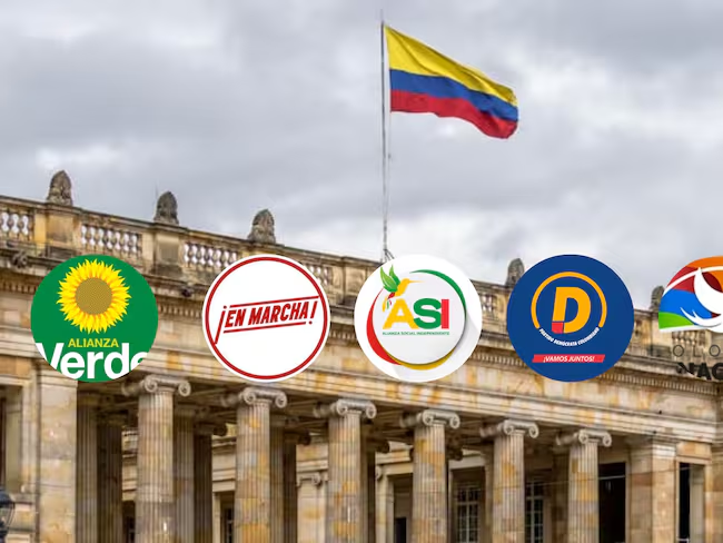 EleccionesCol26's tweet photo. 🧵 La coalición Alianza por Colombia agrupa al Partido Alianza Verde, En Marcha (de Juan Fernando Cristo), la ASI, Colombia Renaciente y el Partido Demócrata Colombiano.

Es la apuesta del centro por replicar los 13 senadores que obtuvo la Centro Esperanza en 2022, pero ahora enfrentan un tablero más polarizado y con la presión de los dos grandes bloques comprimiendo el espacio del centro.

#Elecciones2026 #AlianzaVerde #Congreso2026