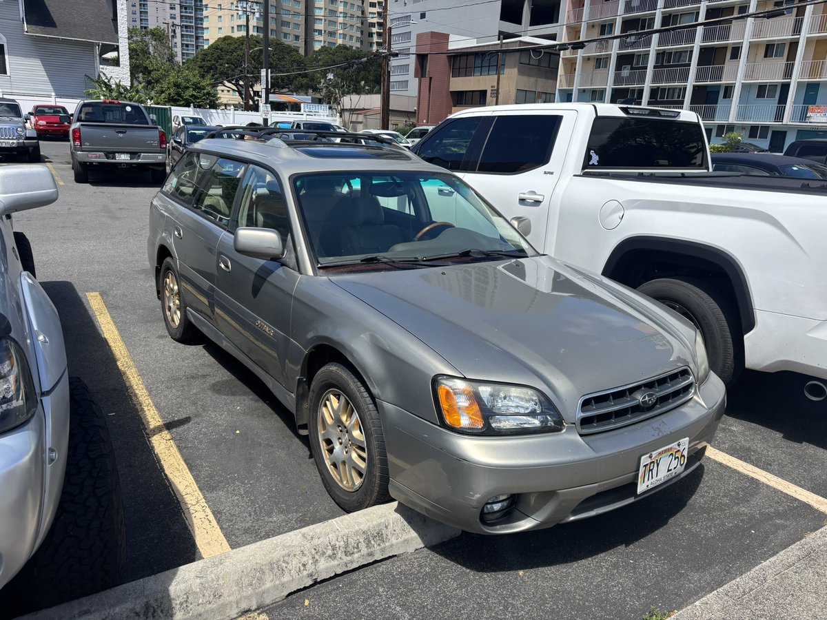 once_liky's tweet photo. ハワイで見たレガシィまじでかっこ良かった…
#HAWAII #Honolulu #USDM #USスバル #LEGACY #BAJA #OUTBUCK https://t.co/xmqwjyXAKz