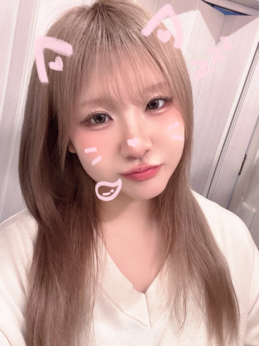 uri_booooo's tweet photo. 最近は数年ぶりにハイトーンにしたよ https://t.co/WnGs7v8EAP