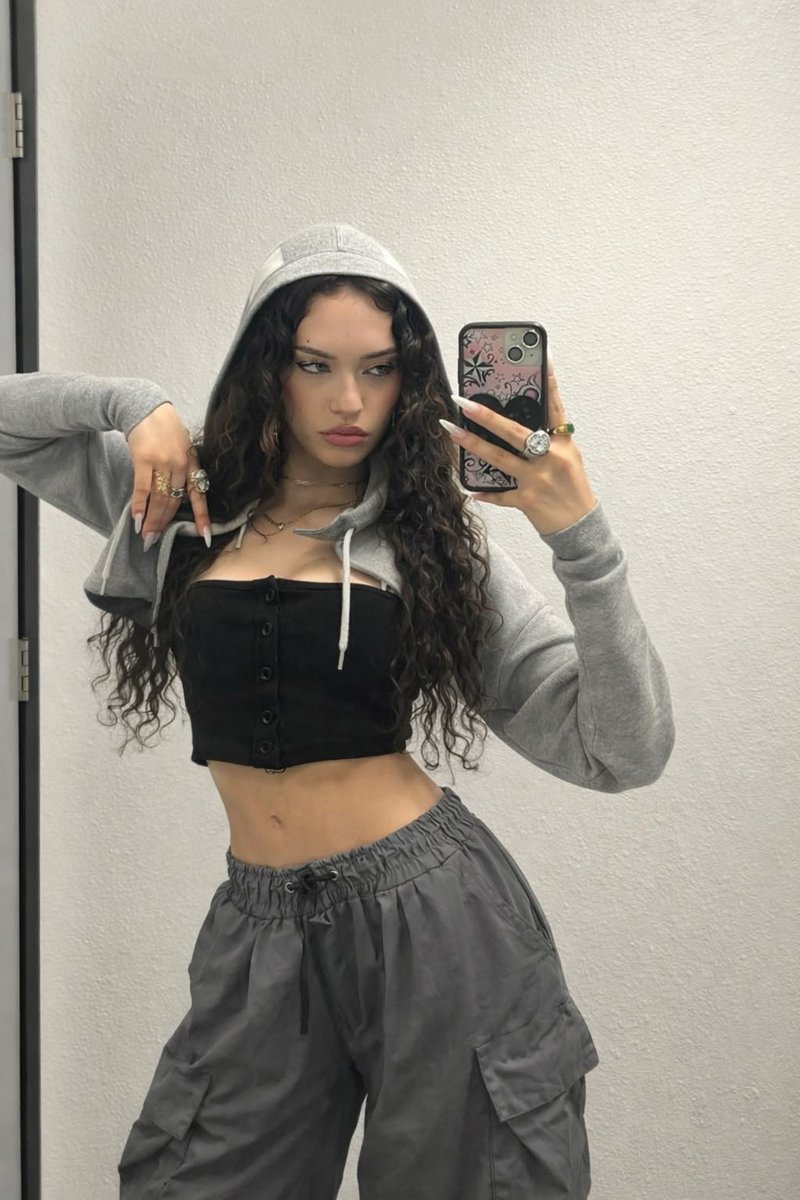 HexBae's tweet photo. Your new fave (not) sponsored by Chunk 🦫 https://t.co/QoXfIsBPoT