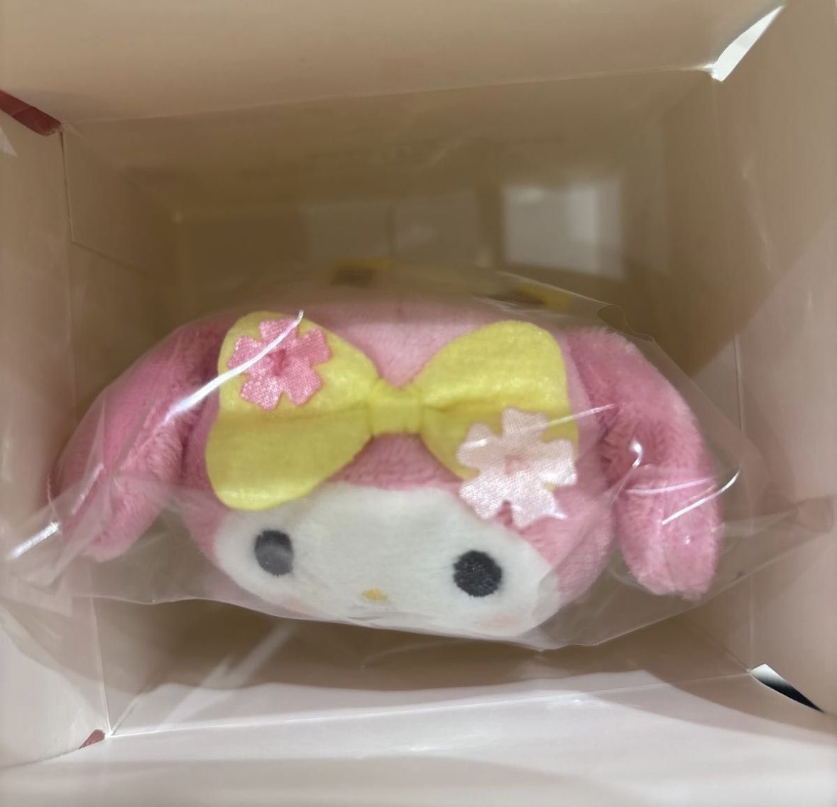 Vl5Vc's tweet photo. サンリオ  お花大好きハチさん シークレットミニマスコット 交換

【譲】マイメロ

【求】キティ

出先のため、IDカード無しでの写真です。
郵送での交換希望です。
お気軽にお声かけください！ https://t.co/N0ZwuBn0uG