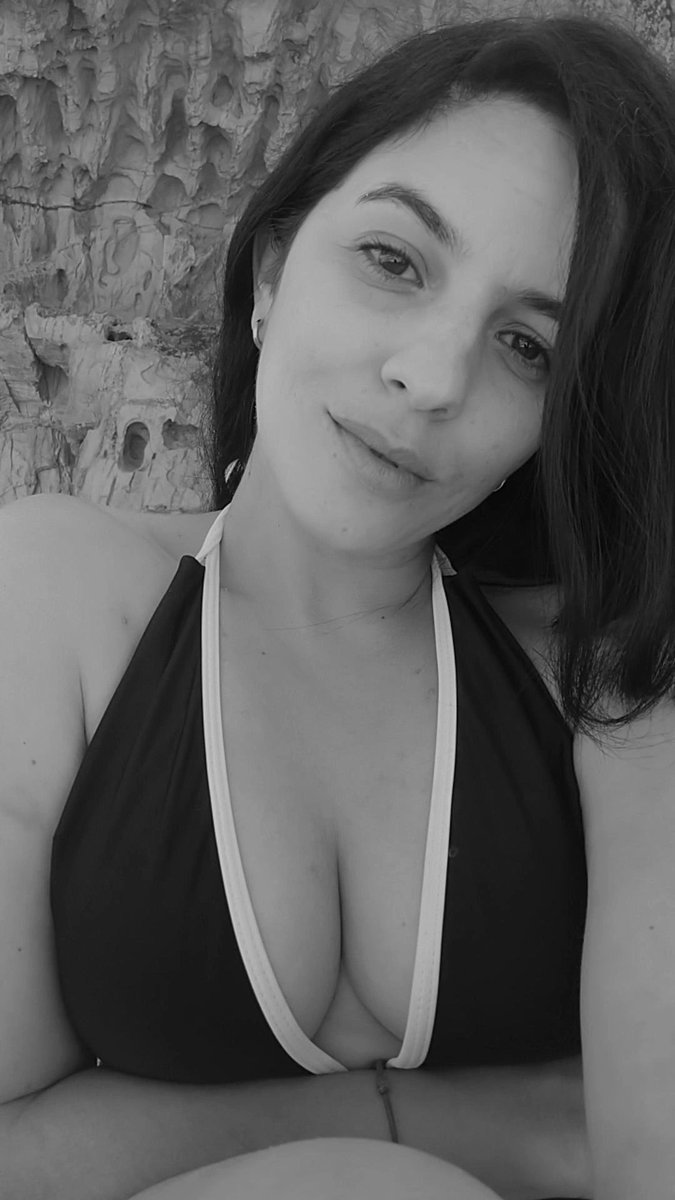 JessSantosOk's tweet photo. 🖤🌊🌺 https://t.co/wCyq5iet74