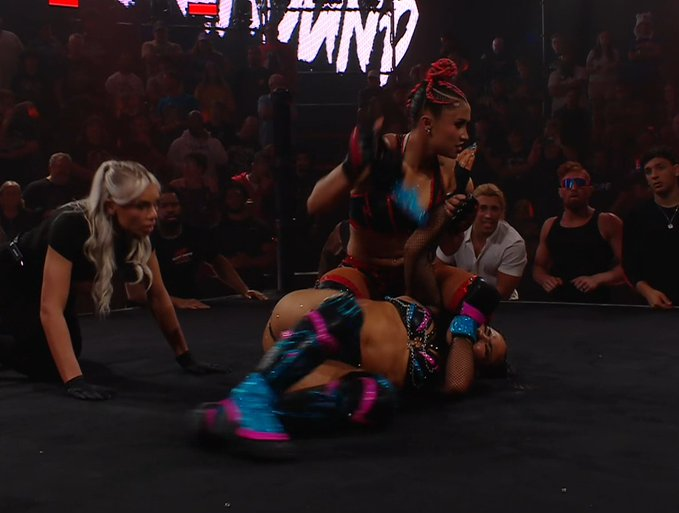 wrestlebr's tweet image. Kelani focando muito a mão machucada da Lola e dominando até então !!

#VengeanceDay