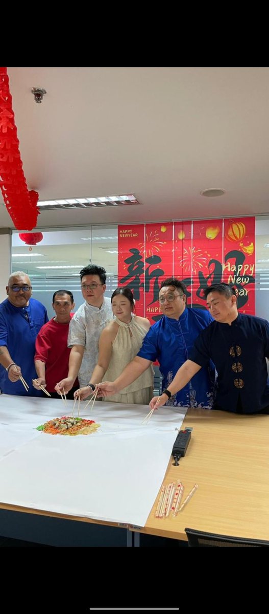 WhiteTiger3608's tweet photo. Chinese New Year 🐲🧧🧨gathering https://t.co/yHCjrOuokF