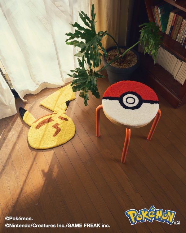 モンスターボールデザインの椅子用ラグマット。MIYOSHI RUG Pokémon