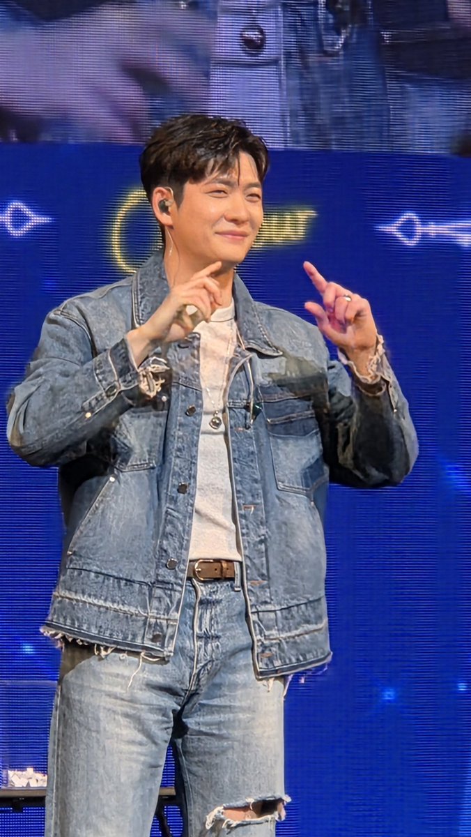 tremblingblues2's tweet photo. Twas a family affair getting to see him. Hubby decided for me that I should go &amp; my brother got me through the hoops of getting a ticket. In the end, feeling like a proud mama! Wished the SEA leg pushed thru for all his other fans in the region.
#KANGTAEOH_OHour_inOSAKA https://t.co/Xipexd9AWy