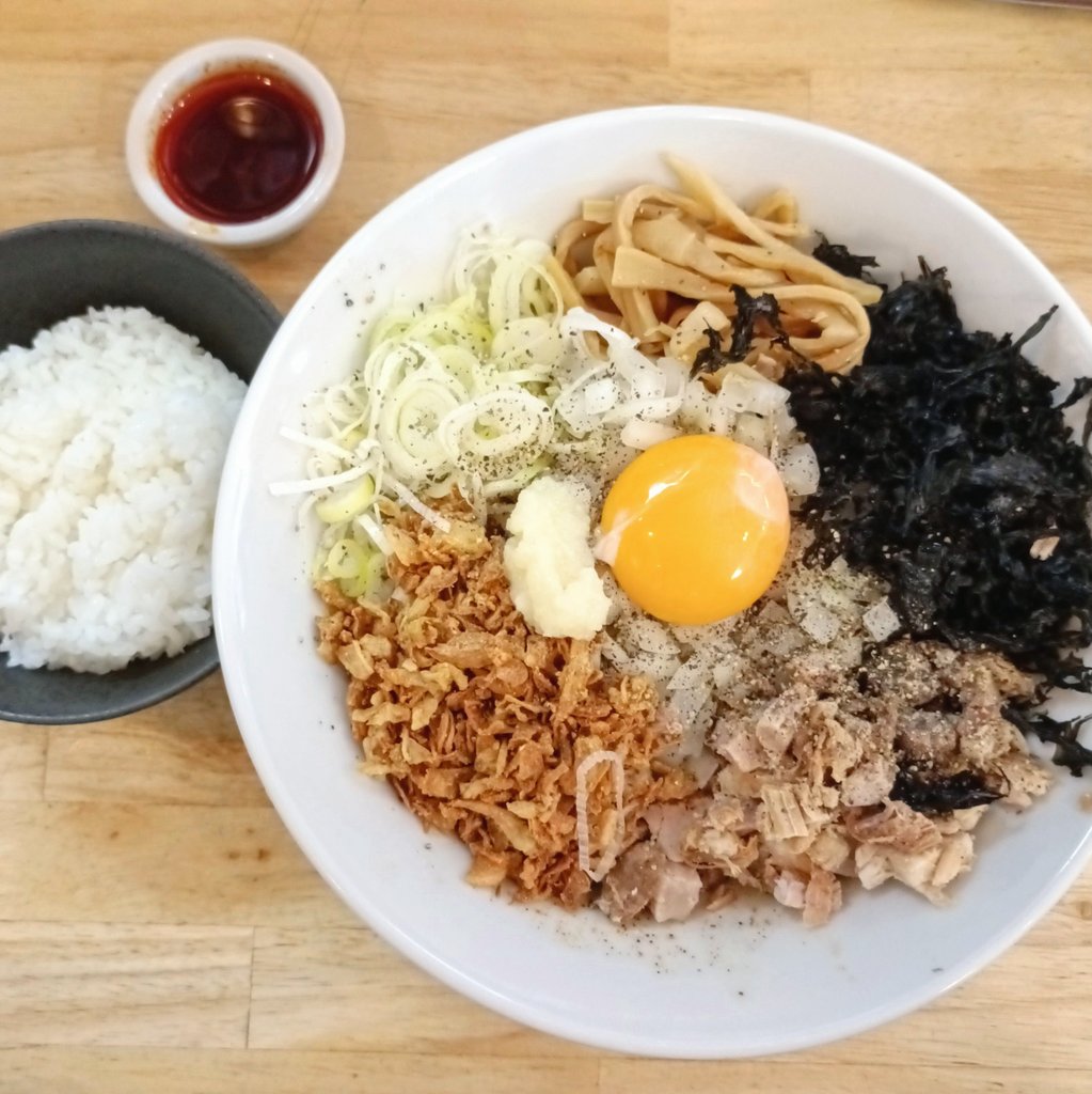 まるネオン tweet media