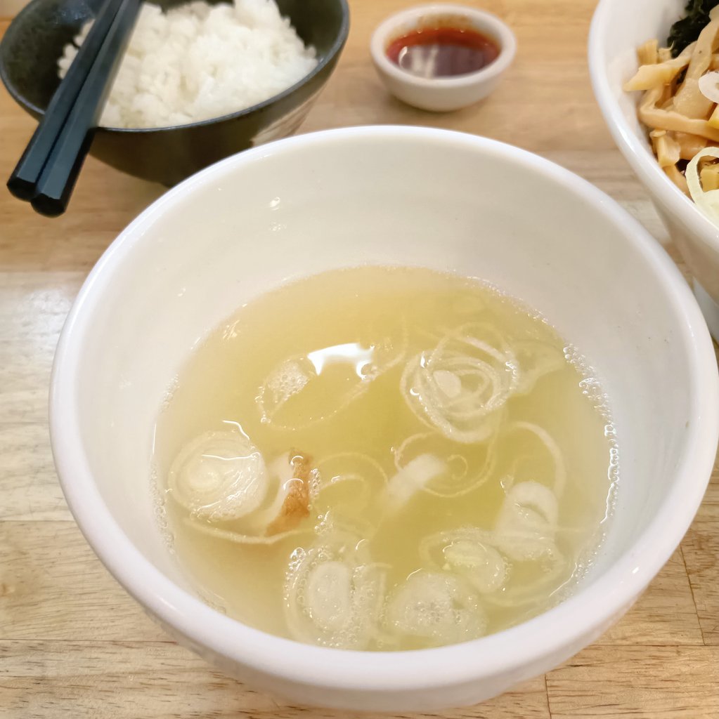 まるネオン tweet media