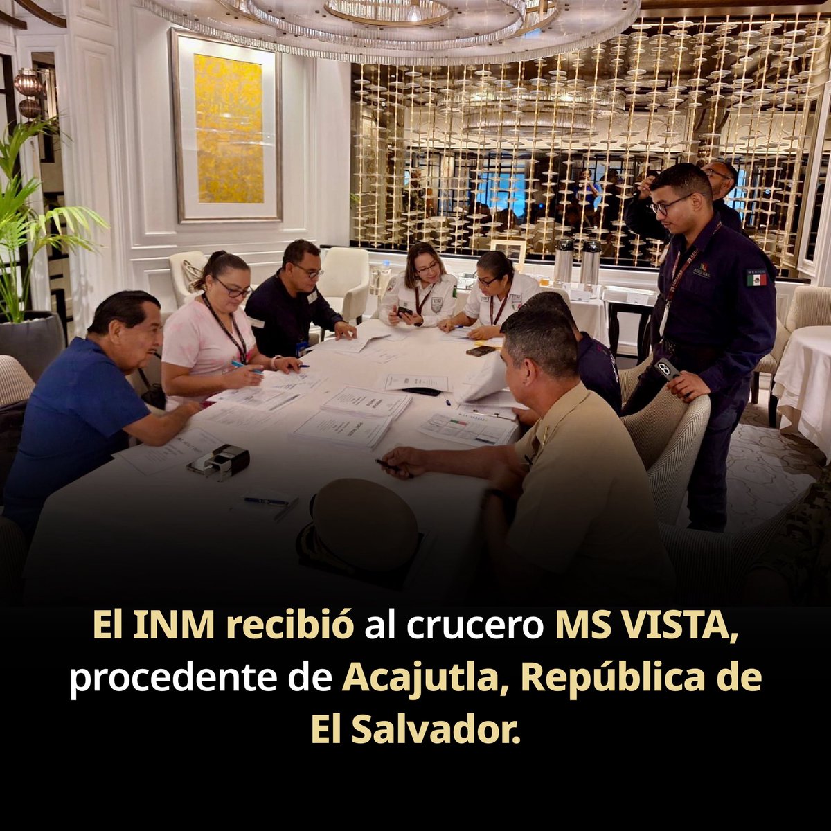INAMI_mx's tweet image. El #INAMI en Guerrero 🇲🇽 realizó una inspección migratoria al crucero MS VISTA ⛴️, procedente de Acajutla, República de El Salvador🇸🇻; con más de mil 800 personas a bordo que arribaron al Puerto de Acapulco. ⛴️🏝️

A su llegada se contabilizaron mil 102 pasajeros y 774