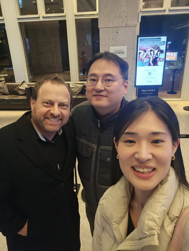 HyuntaekLeehere's tweet photo. Honored to meet Mart Greenblatt, the @IRE_NICAR  board member and my professor at @Cronkite_ASU @HowardCenterASU @ASU. My friend Jaehee Kim led this amazing reunion. Thanks for visiting Korea, Mark! https://t.co/cUvhWn23uy