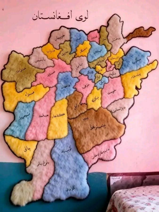#وزير_الدفاع 
افغانستان ځوان مولوي صاحب وایې دپاکستان اصلي درد ډیورند فرضي کرښه ده.
نوراځئ لاس په کار سو نور د لر او بر مینځ کښي دا فاصلې ختمي کړو او یو مستقل ازاد او خپلواک وطن او نظام درسیوري لاندي ژوند وکړ
هغه پوهان خلګ وایې 
یو کیږو که یو نسو ورکیږو