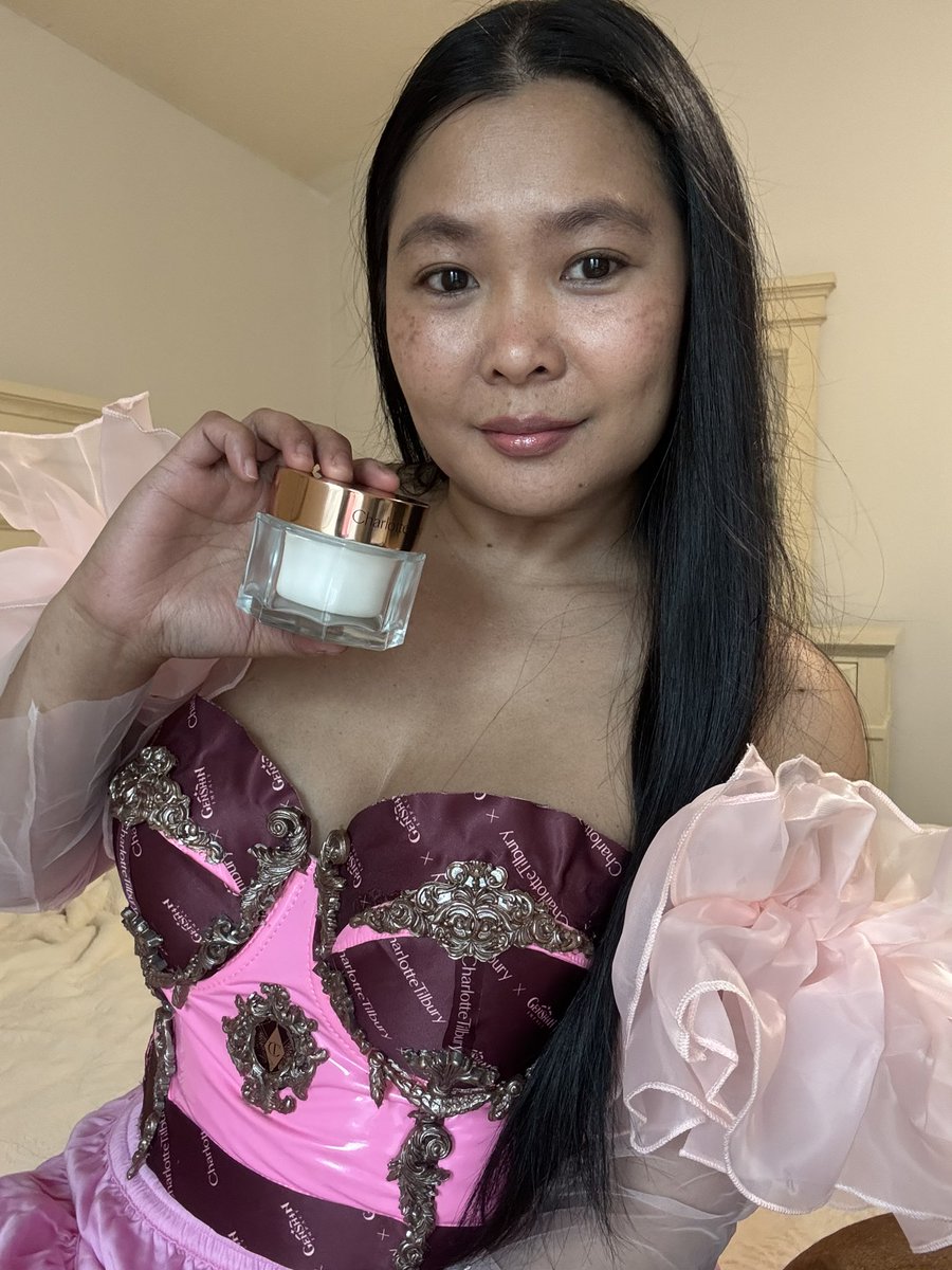 pinaystreamer's tweet photo. New CharlotteTilbury Magic Cream! also made my top using CharlotteTilbury pouch.
@CTilburyMakeup #AD
#MagicBeautyStars #charlottetilbury
15% off code
CT-GAM9W93U590 (New customers only) https://t.co/hlP587yCMv