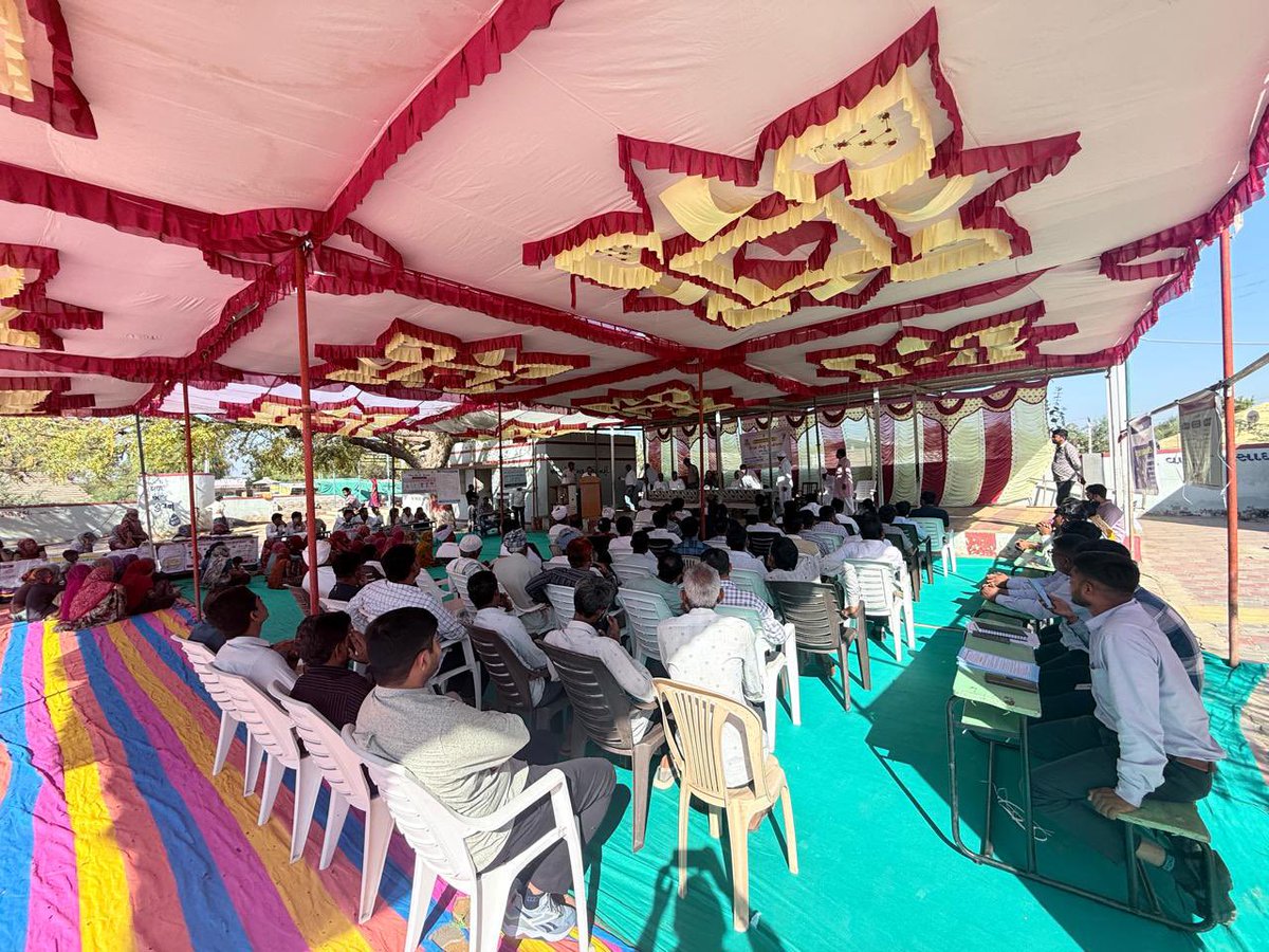 sdmdhanera's tweet photo. રાજ્ય સરકારની વિવિધ પ્રજાલક્ષી યોજનાઓનો લાભ લોકોને રહેઠાણના નજીકના સ્થળે અને તે જ દિવસે પ્રાપ્ત થઇ શકે તેવા ઉમદા હેતુથી સેવાસેતુ-૦૨ નું આયોજન ધાનેરા તાલુકાના માલોત્રા ગામે @CollectorBK ના માર્ગદર્શન હેઠળ કરવામાં આવ્યું @CMOGuj @infobanaskantha https://t.co/4nWclHnrrk