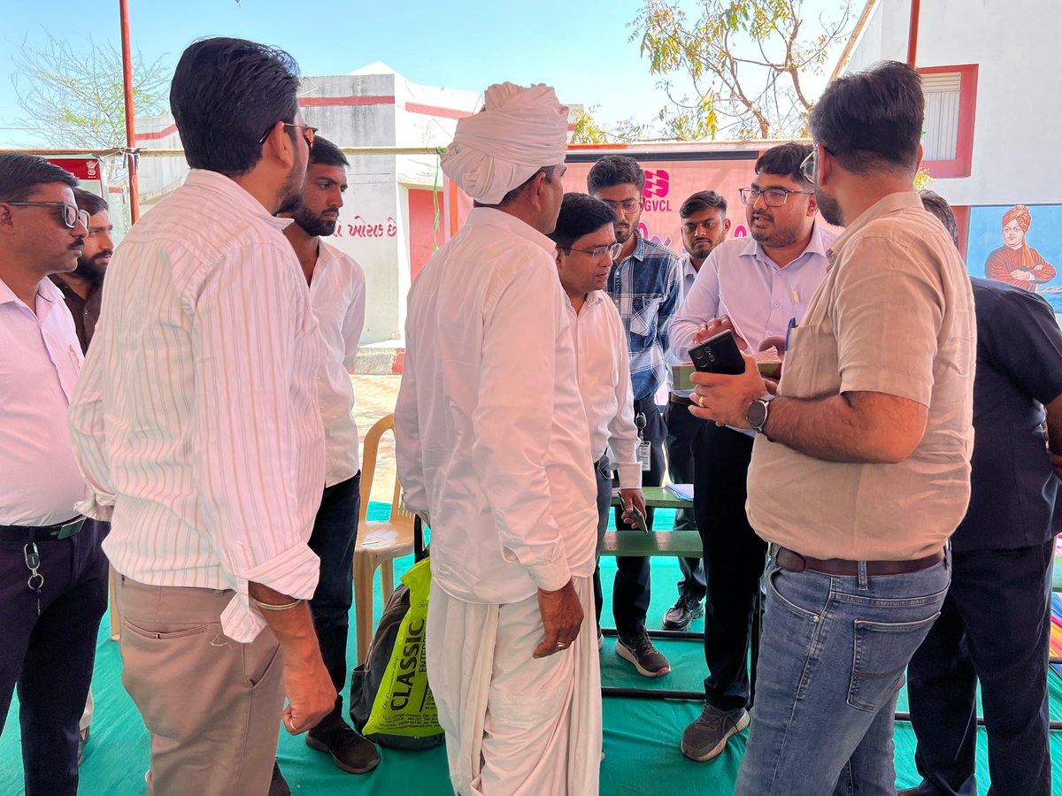 sdmdhanera's tweet photo. રાજ્ય સરકારની વિવિધ પ્રજાલક્ષી યોજનાઓનો લાભ લોકોને રહેઠાણના નજીકના સ્થળે અને તે જ દિવસે પ્રાપ્ત થઇ શકે તેવા ઉમદા હેતુથી સેવાસેતુ-૦૨ નું આયોજન ધાનેરા તાલુકાના માલોત્રા ગામે @CollectorBK ના માર્ગદર્શન હેઠળ કરવામાં આવ્યું @CMOGuj @infobanaskantha https://t.co/4nWclHnrrk