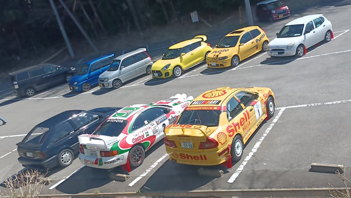 ラリー体験会っぽい車達。