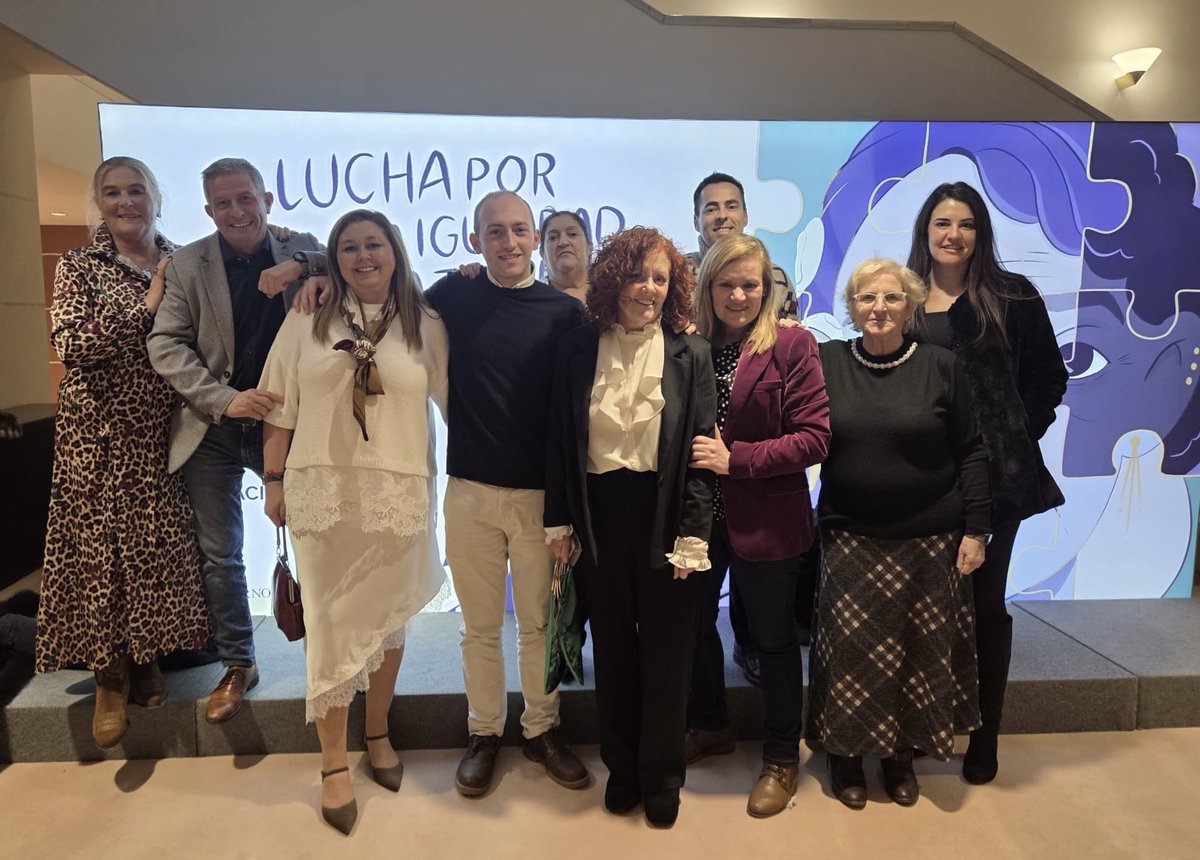 ygarciafernande's tweet photo. Asistimos a la Gala Institucional para conmemorar el #DiadelaMujer #8M en la que se homenajea al movimiento asociativo femenino del ámbito rural @ppcantabria @gppcantabria @ppopular https://t.co/uyadir4cK3