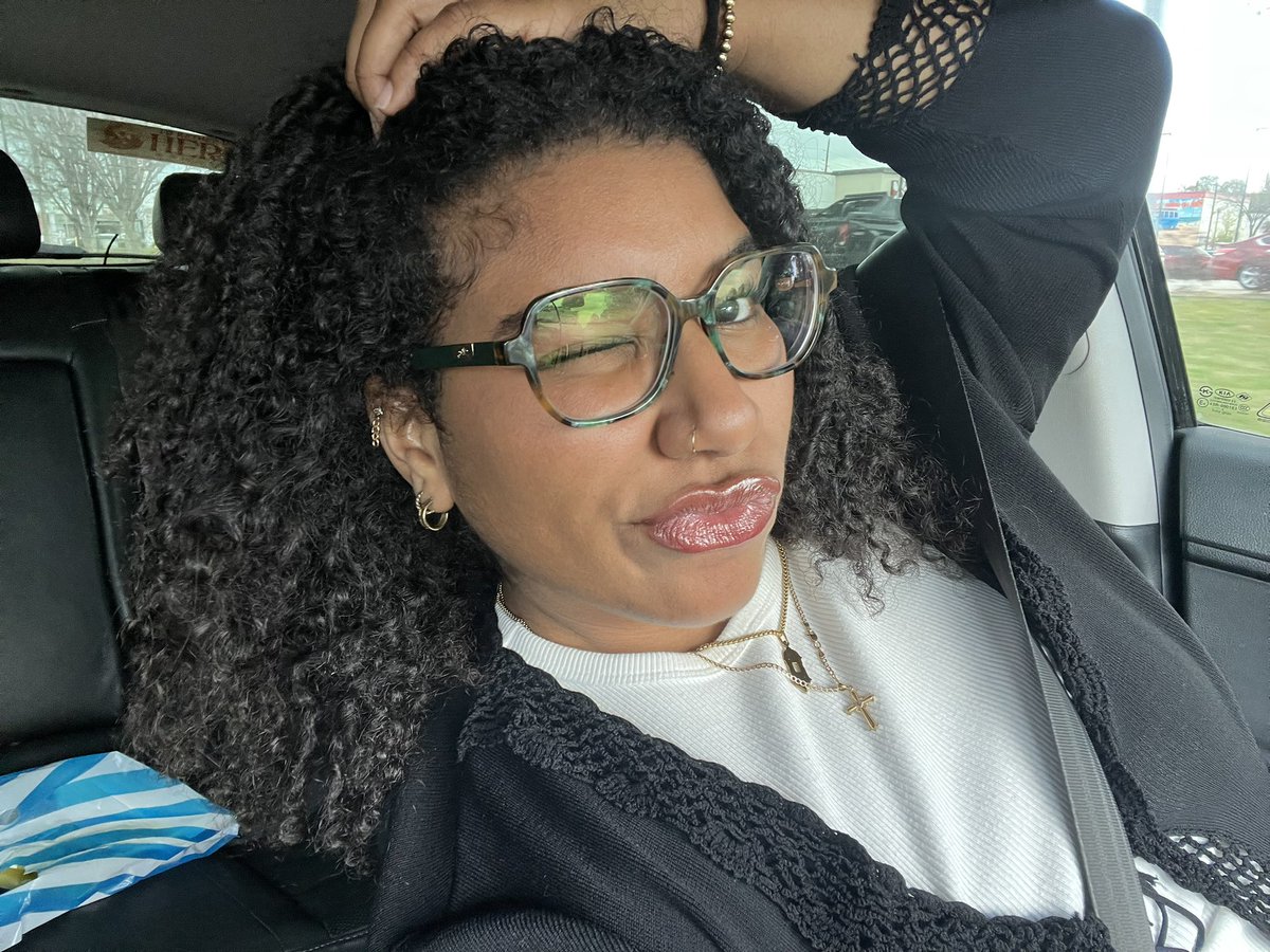 araselysdh's tweet photo. got new glasses frames today :p https://t.co/fw1jo7q7IY