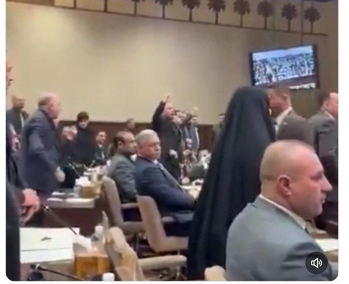 دكوهم حاسبه بأمريكا...?!
حان الان نزلع الاحزاب..التي توالي ايران بينما رواتبهم من امريكا.