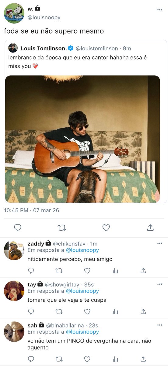 histlarry's tweet photo. Offside — au larry ⚽️🎤

Harry conquistou o mundo, mas perdeu o norte quando Louis trocou os palcos pelo futebol. 10 anos de silêncio quebrados por um tweet, uma melodia perdida e a certeza de que algumas histórias não aceitam um ponto final. https://t.co/q7QhjDCgGH