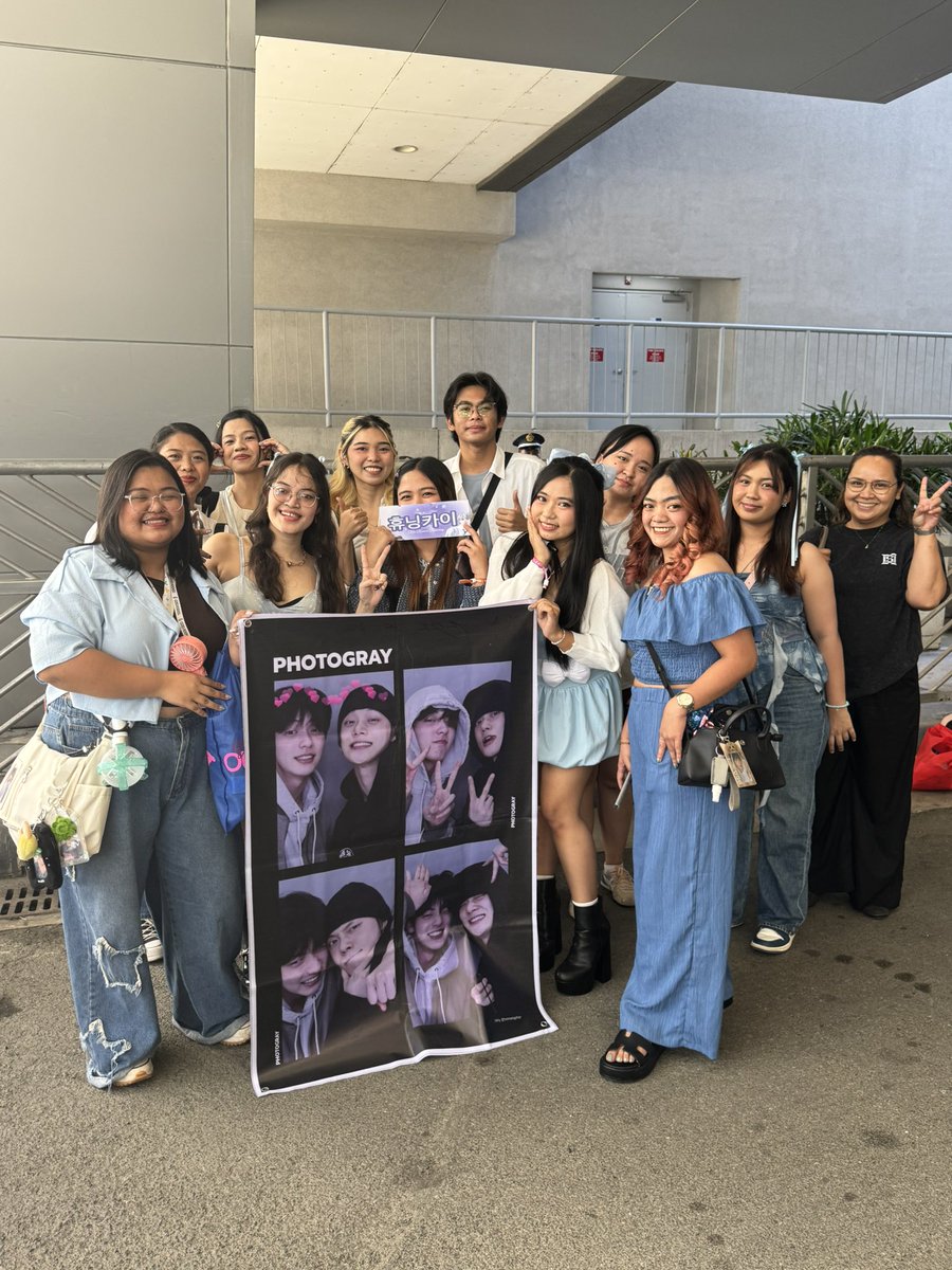 txtmetaphor's tweet photo. Earlybirds HAHAHHAA https://t.co/pUhARu7MUv