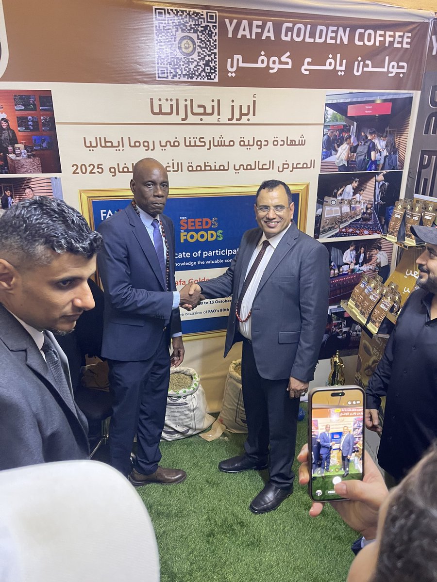 YafaGolden's tweet photo. تشرفنا في اليوم الأول من معرض عدن الدولي للقهوة بحضور ومشاركة عدد من القيادات، كما نثمّن اهتمام ودعم منظمة الأغذية والزراعة للأمم المتحدة لقطاع البن اليمني

خالص الشكر والتقدير لـ @FAOYemen  
وللمنسق المفوض لمنظمة الفاو لدى اليمن السيد آدم على دعمهم المتواصل لتنمية القطاع الزراعي https://t.co/xbHS5I1ruw