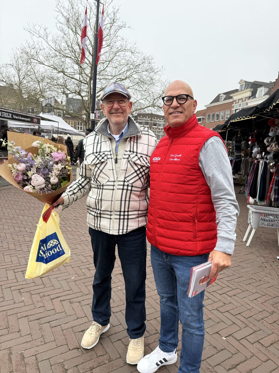 RKarkache's tweet photo. Campagne voeren geeft energie ! Veel gesprekken gevoerd met bewoners en ook veel vrienden gezien # GBG lijst 6 nr 5 https://t.co/1HPGifrR7T