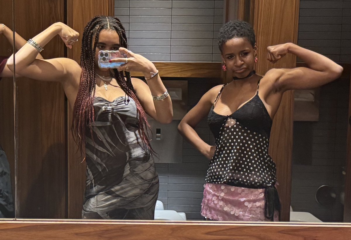 ranof93629_troy's tweet image. Me and my girl carynne but my muscles are a camera trick and hers are Real #Biiitch #BirthdayDinnerrr
