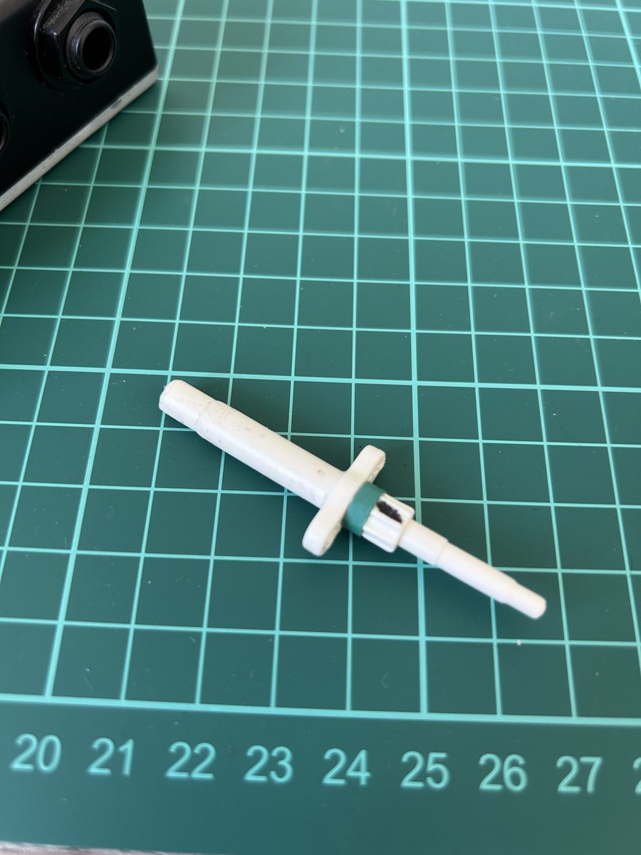 AkikobaLP's tweet photo. 先日、こんな便利なモノを見つけた。ガリのあるジャックに抜き差しするだけで、ガリが改善される。まだ使用し始めたばかりなので、様子見ってところです。ちなみに反対側の細い方が3.5ミリのジャック用で両方使える。RCAピン用もあったので、今度購入してみようかな。 https://t.co/tH41HlOJIh