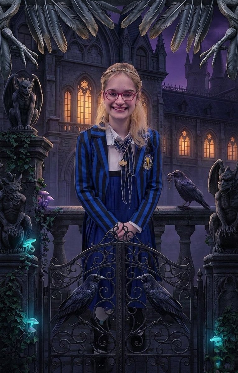 BrokenRoese's tweet photo. Adding a little sunshine to the shadows of Nevermore☀️🖤 #NevermoreAcademy. ​#WednesdayNetflix. ​#Cosplay. ​#EnidSinclair. ​#MainCharacterMoment. https://t.co/p2BXoQql3i