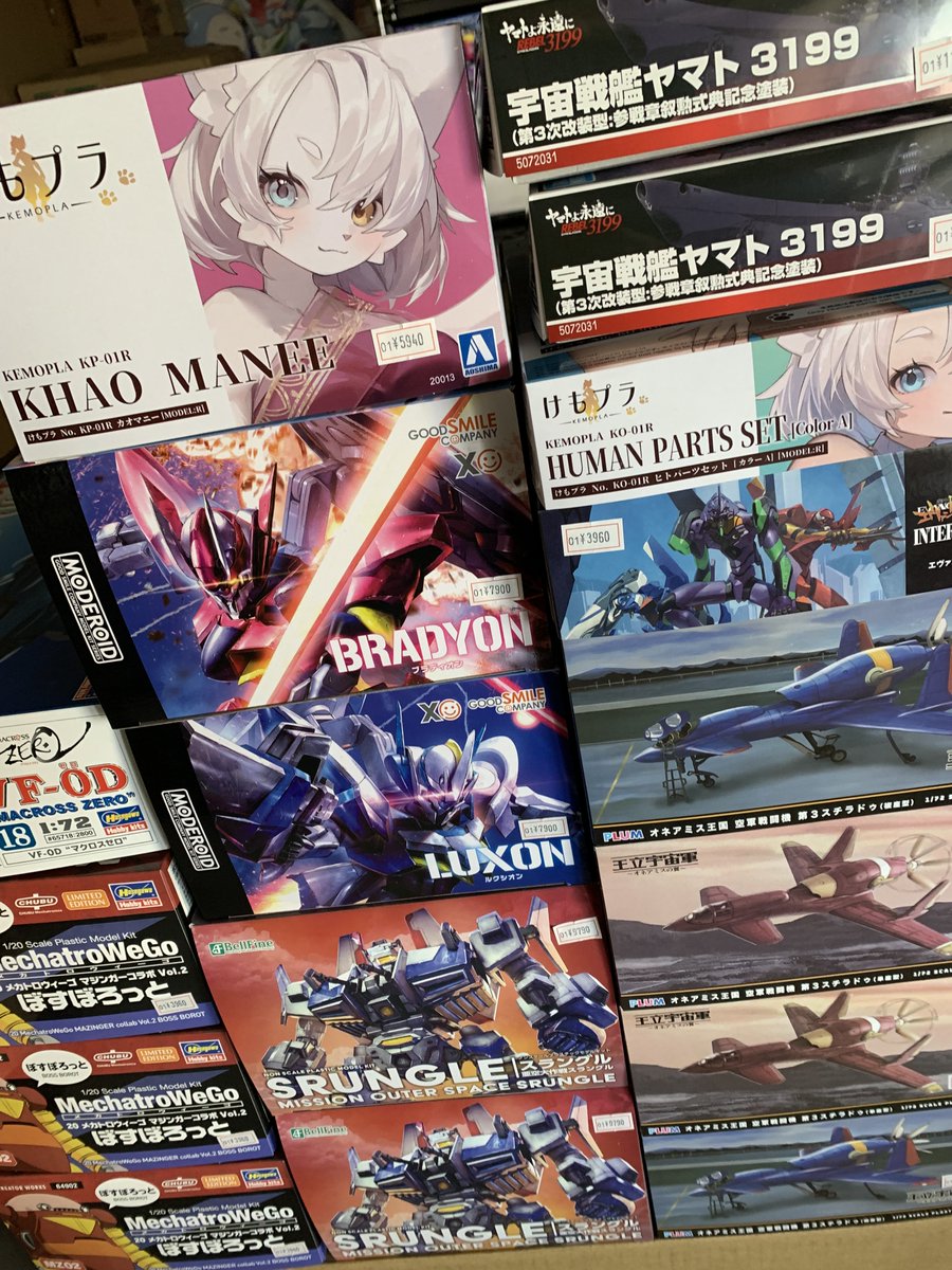 こんにちは 風が強いので出入口扉の開閉にはご注意を。 営業上、キャラ