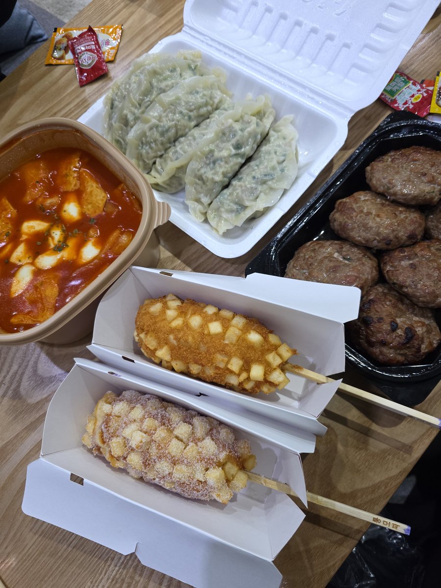 zzokkee's tweet photo. 혈당스파이크정식 https://t.co/AdyC0Ld9RL