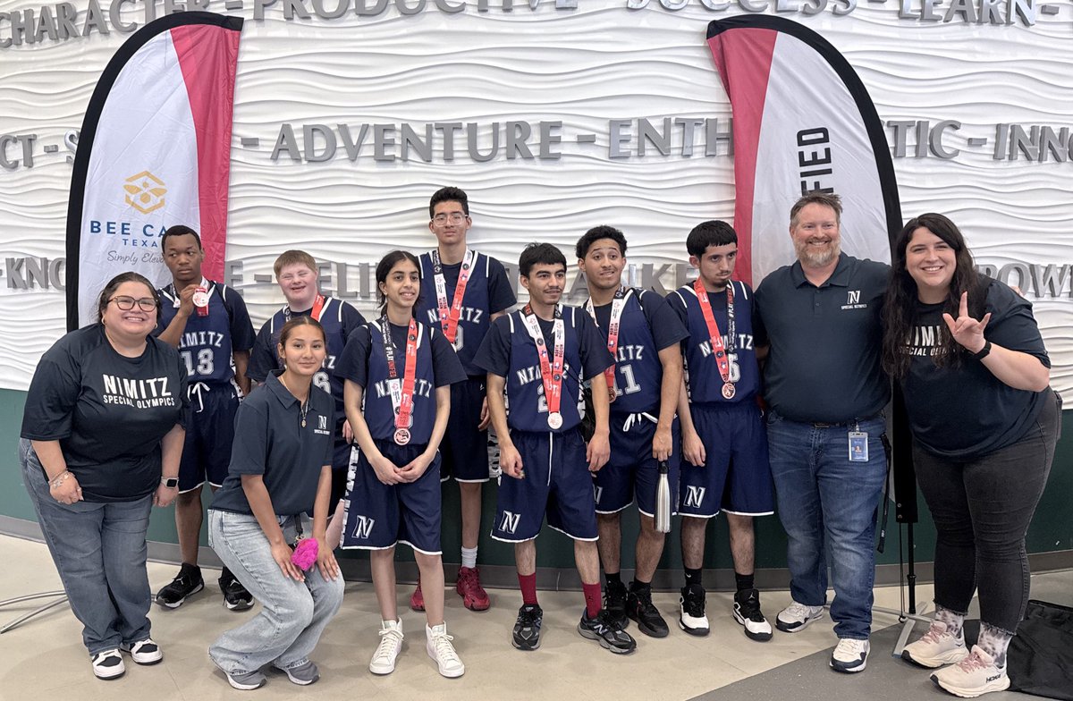 TheMsAlvarado's tweet image. Another weekend, more hardware. 🥉🏆
Blessed to lead this group, but the real MVPs are the ones helping me steer the ship. Couldn’t do it without you @kylemilliron8 , @CoachC_Swisher &amp;amp; Hallie Saylor!💙🙏 #DreamTeam #HardWorkPaysOf
@NimitzVikings @IrvingISD