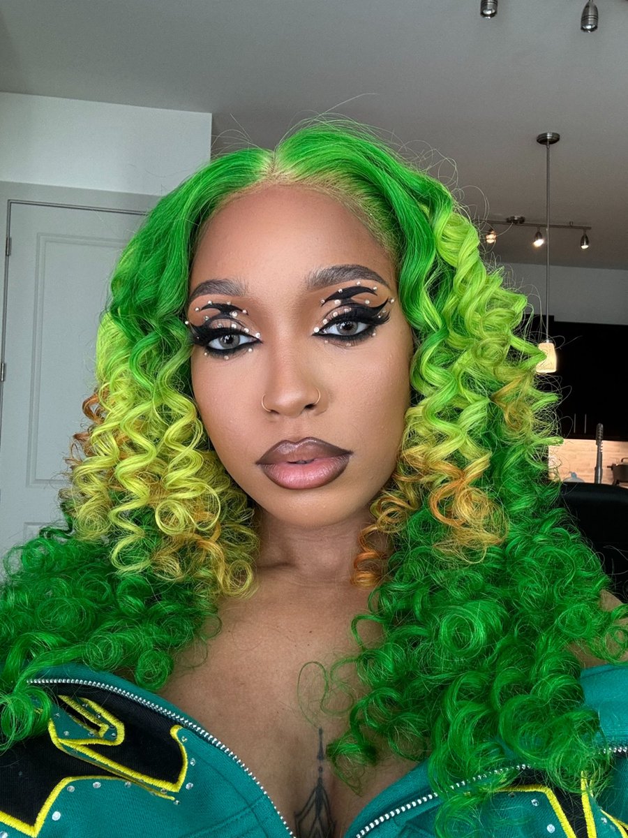 Neila 👽 tweet media