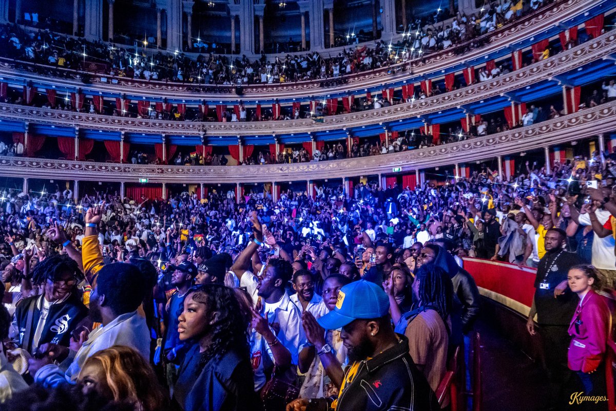 Kymages_'s tweet photo. SarkNation in London 🇬🇭🔥
@sarkodie shutting down Royal Albert Hall.

📸 @kymages__

#RapperholicUK26
#sarkodie #kymages https://t.co/j2gFoC5oES